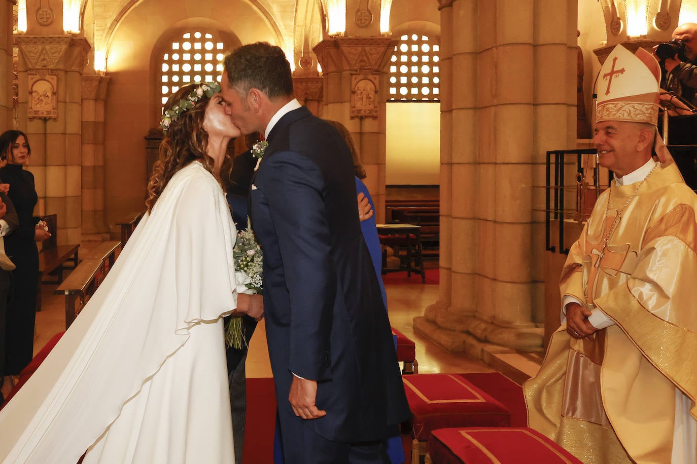 Ángela Pumariega sella su amor en San Pedro