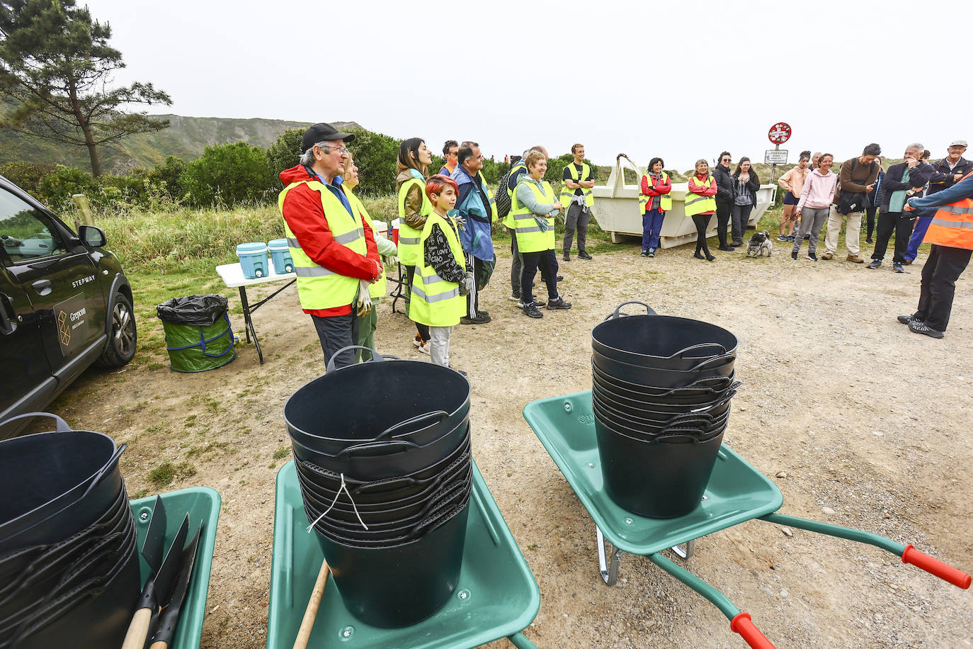Limpieza masiva de la playa de Xagó