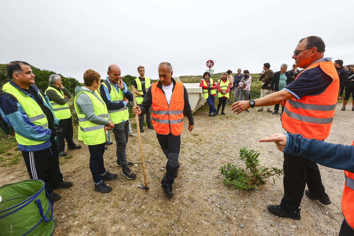 Limpieza masiva de la playa de Xagó