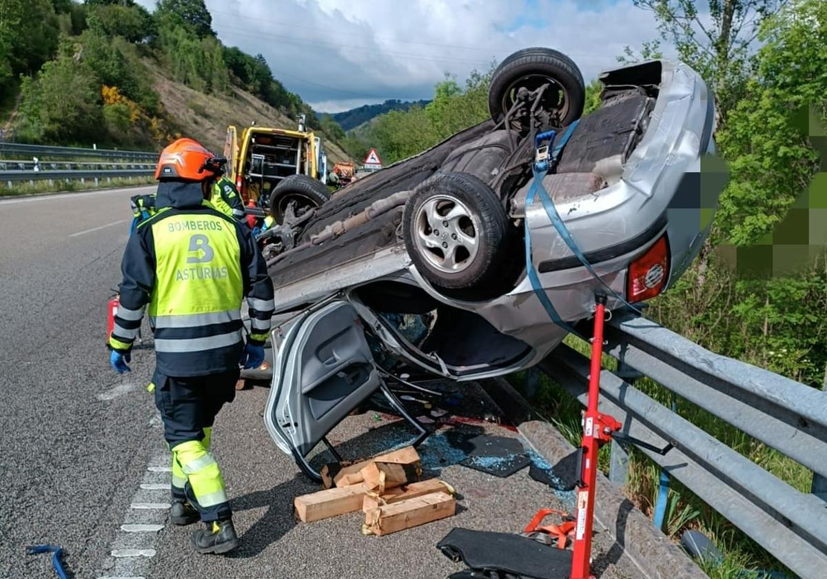 El vuelco de un coche en la AS-I, sentido Gijón, se salda con dos heridos