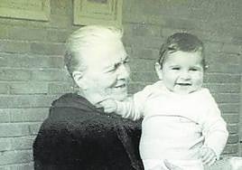 El candidato de Ciudadanos. José Carlos Fernández Sarasola, frente al espejo. ARNALDO GARCÍA