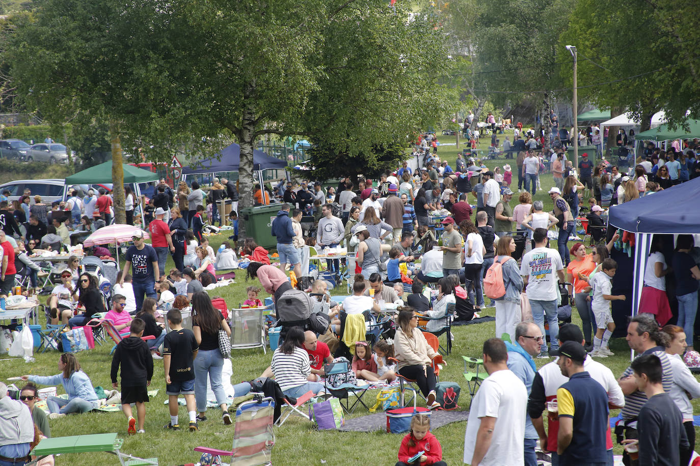 Ganas de fiesta en el pantano de Trasona
