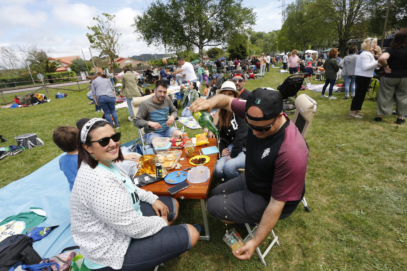 Ganas de fiesta en el pantano de Trasona