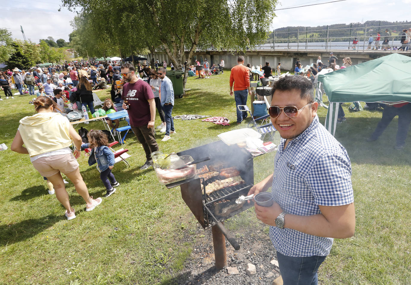 Ganas de fiesta en el pantano de Trasona