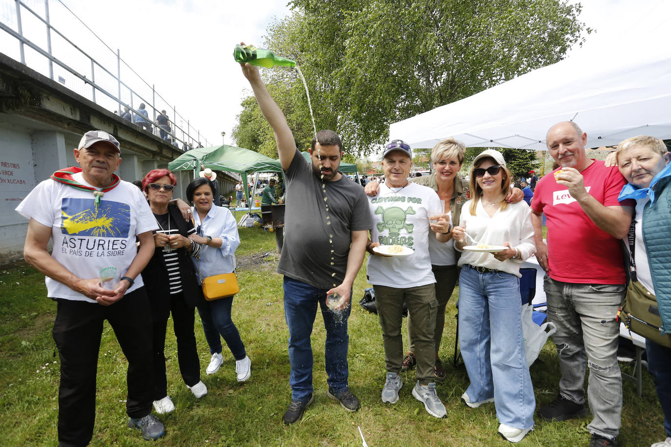 Ganas de fiesta en el pantano de Trasona