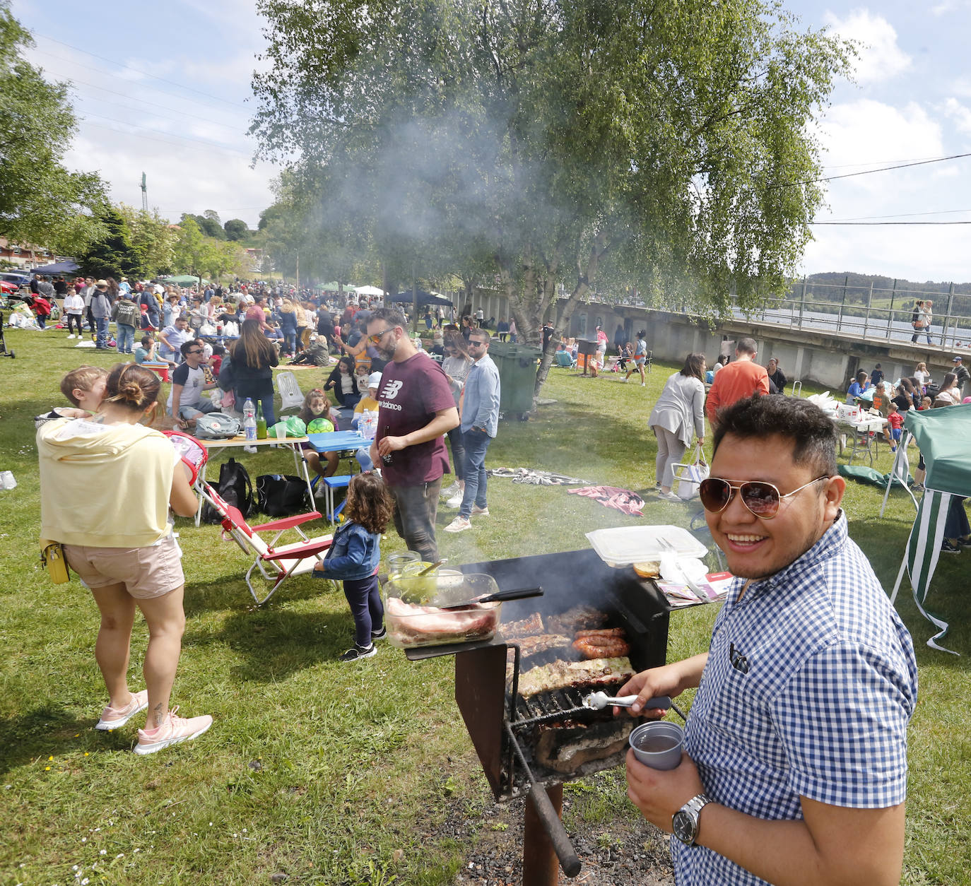 Ganas de fiesta en el pantano de Trasona