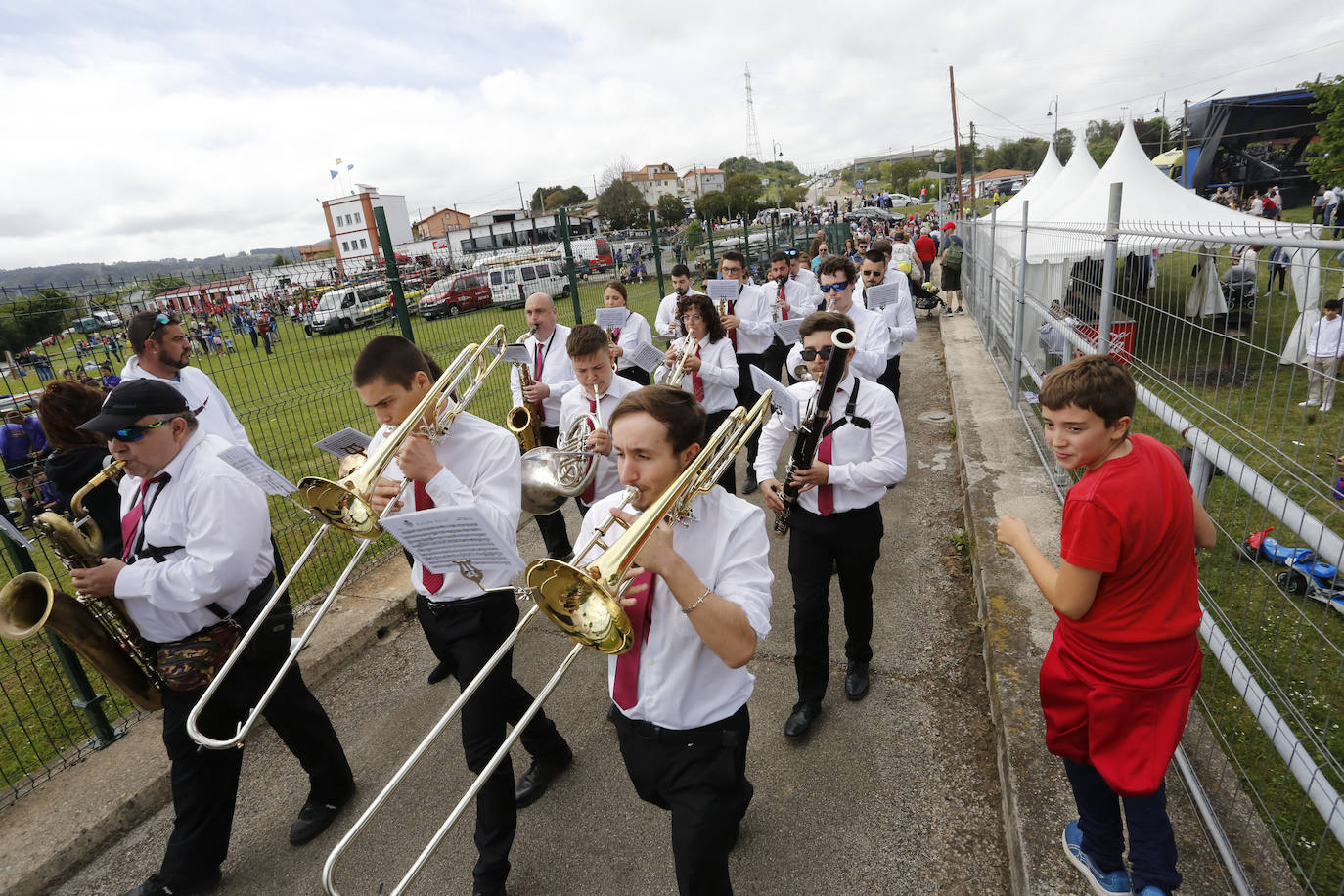 Ganas de fiesta en el pantano de Trasona