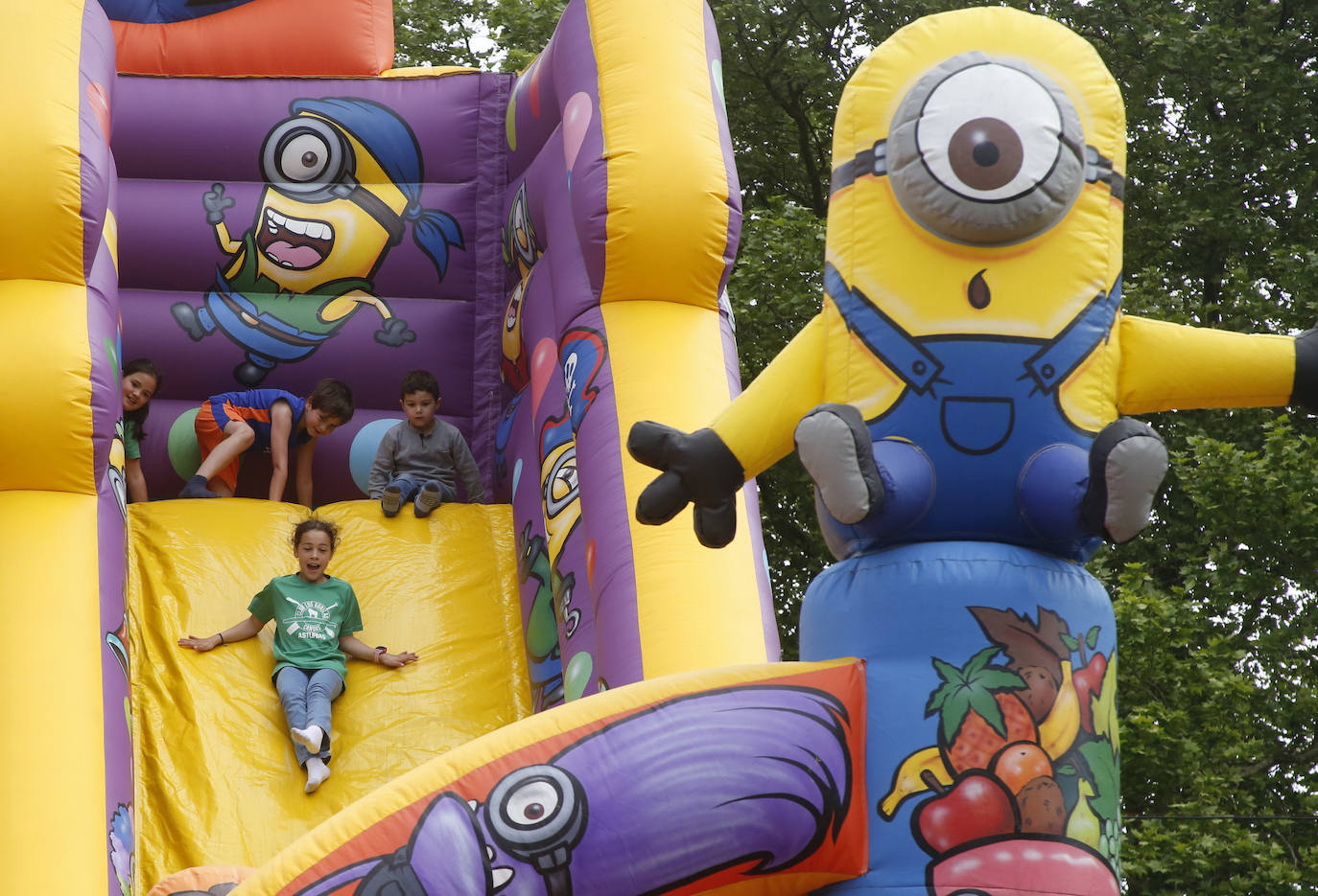 Ganas de fiesta en el pantano de Trasona