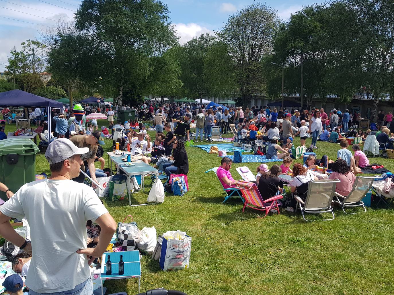 Ganas de fiesta en el pantano de Trasona