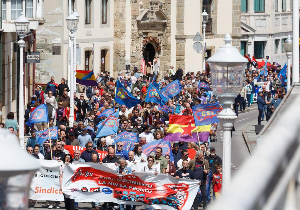Manifestación del Primero de Mayo en Gijón convocada por los sindicatos CSI, CNT, CGT y Suatea.