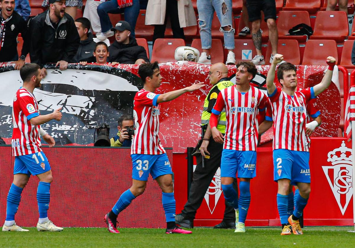 Guille Rosas celebra el gol.