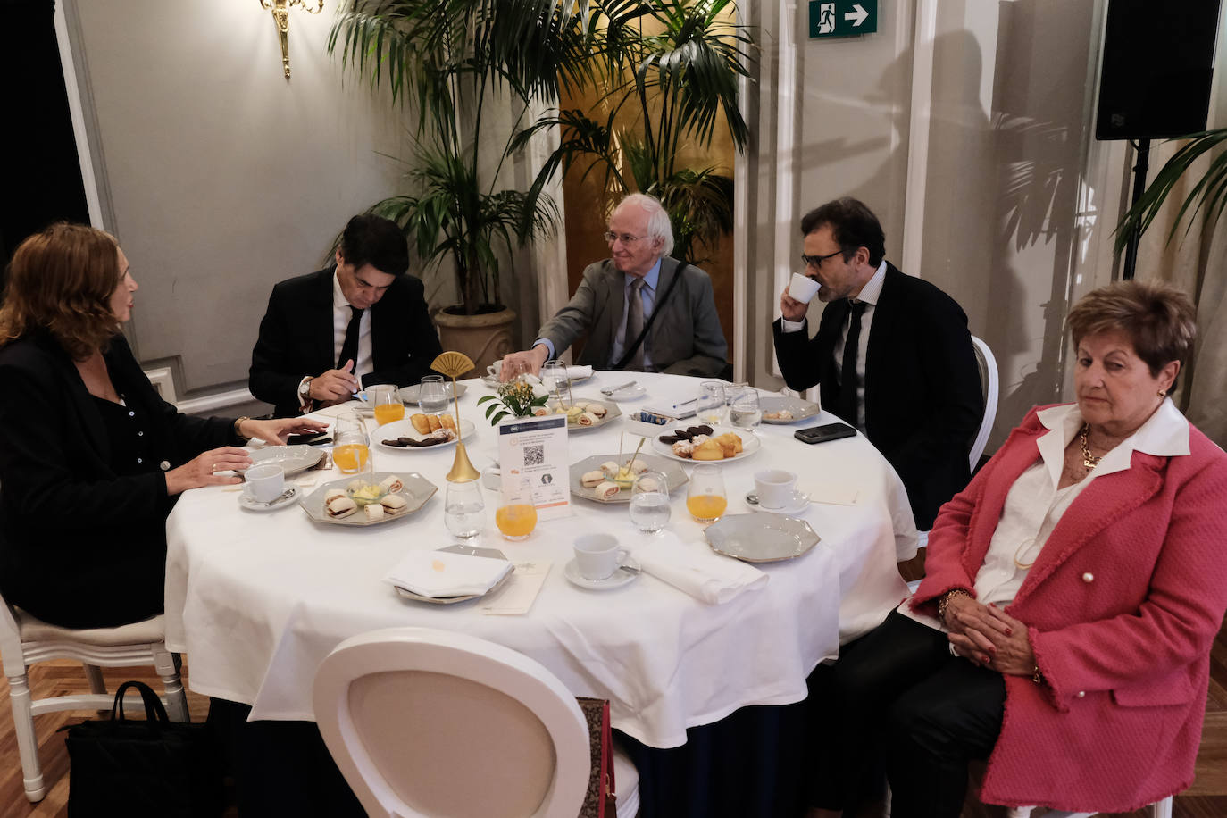 Diego Canga asiste a un desayuno informativo junto a Feijóo en Madrid