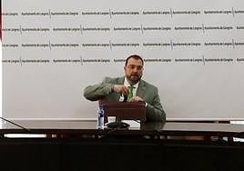 Adrián Barbón, tras el Consejo de Gobierno celebrado en el Ayuntamiento de Langreo.