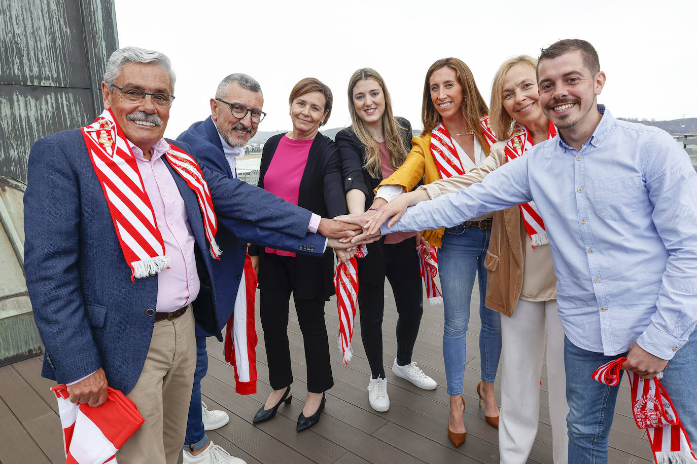 Los candidatos, apoyando al Sporting.