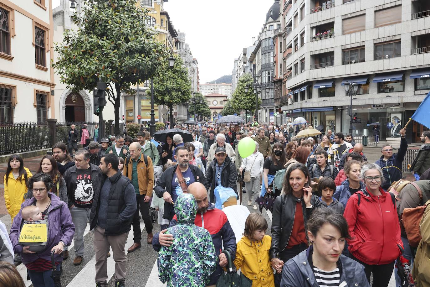 Multitudinaria manifestación en Oviedo por la &#039;oficialidá&#039; del asturiano