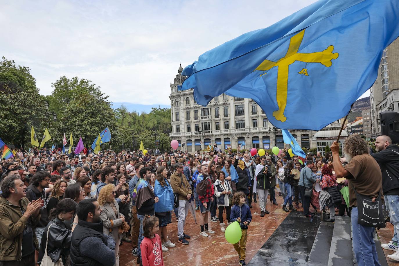 Multitudinaria manifestación en Oviedo por la &#039;oficialidá&#039; del asturiano