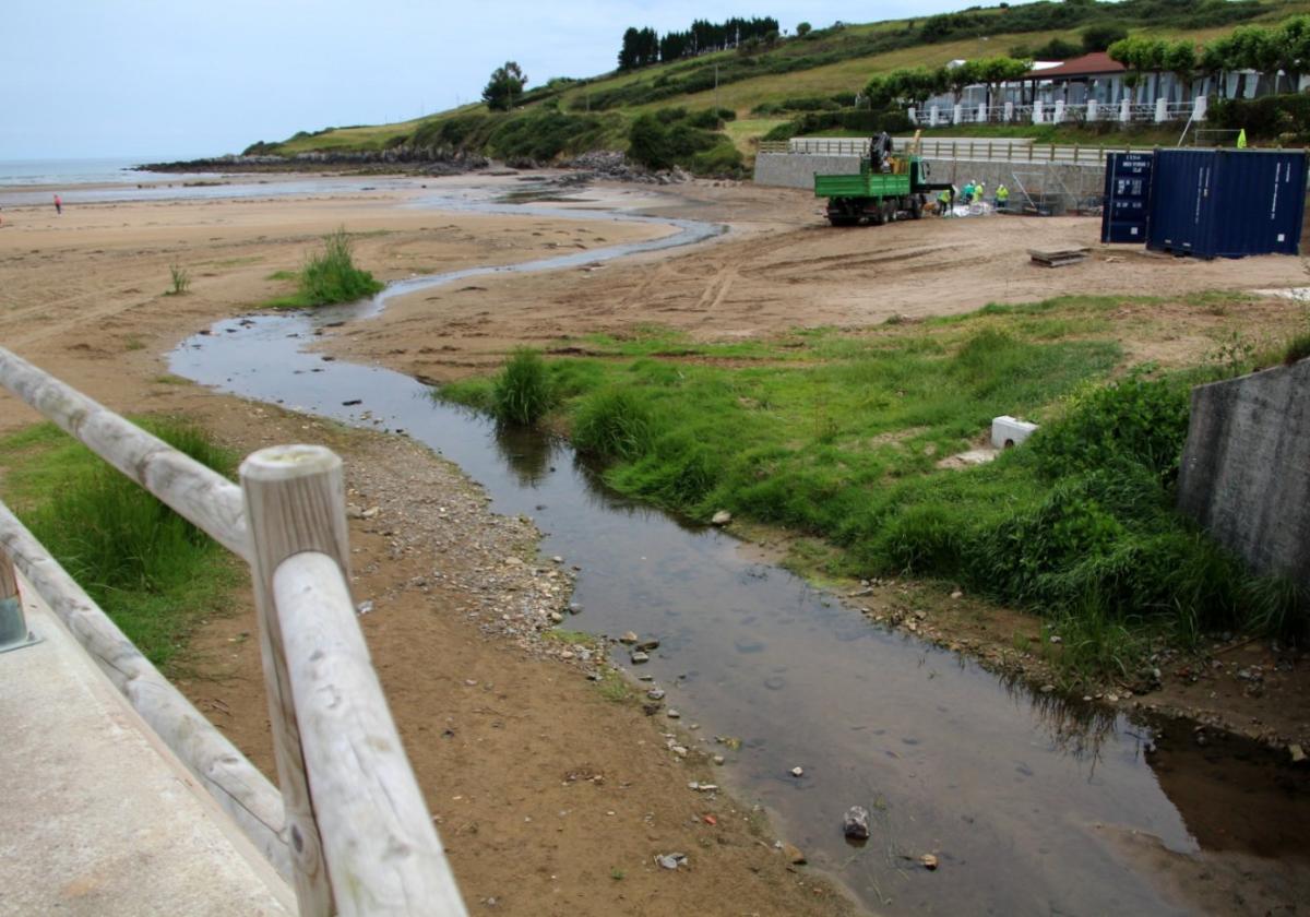 Playa de Bañugues.