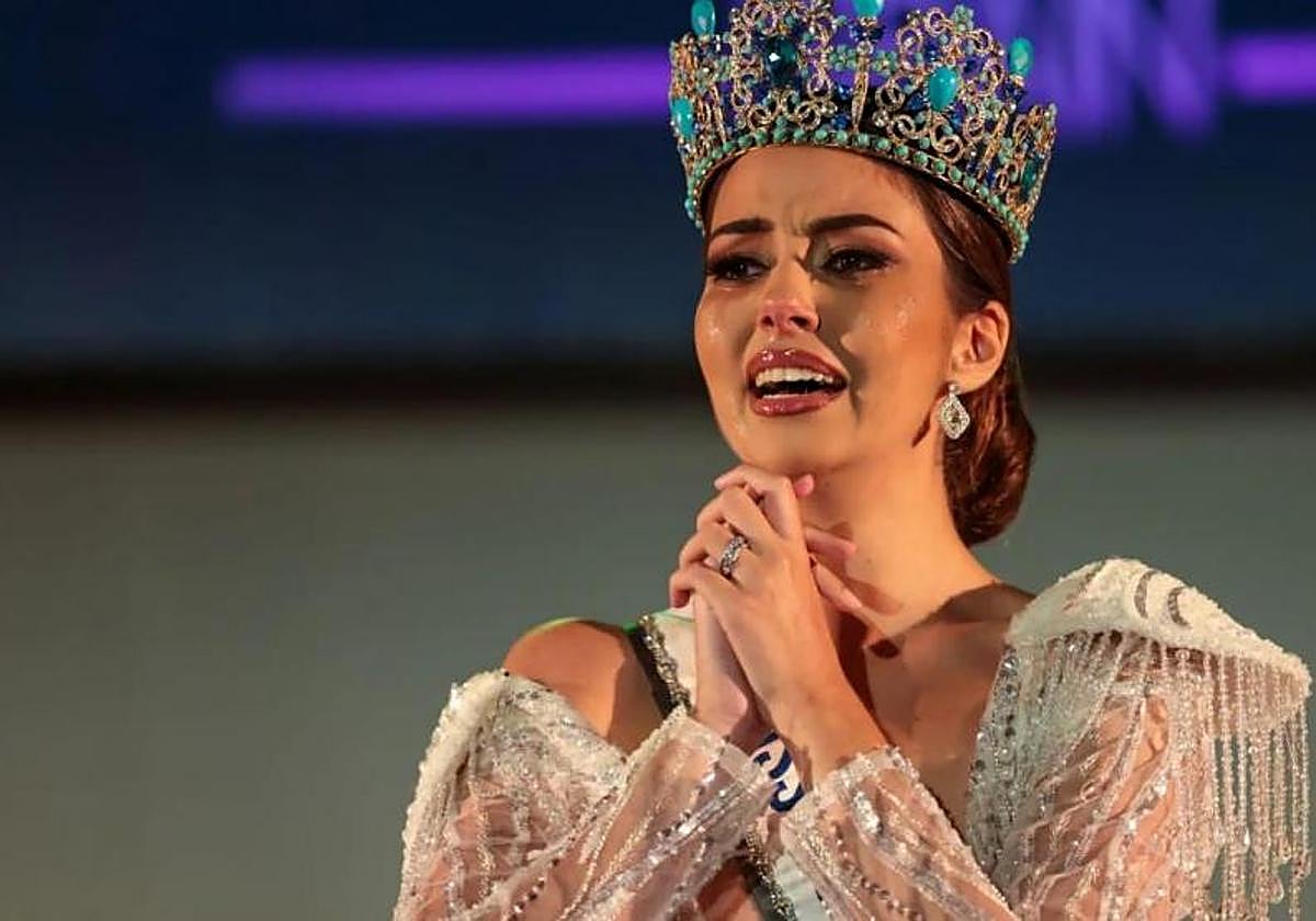 Corina Mrazek, representante de Tenerife, tras ser coronada como Miss World Spain 2023