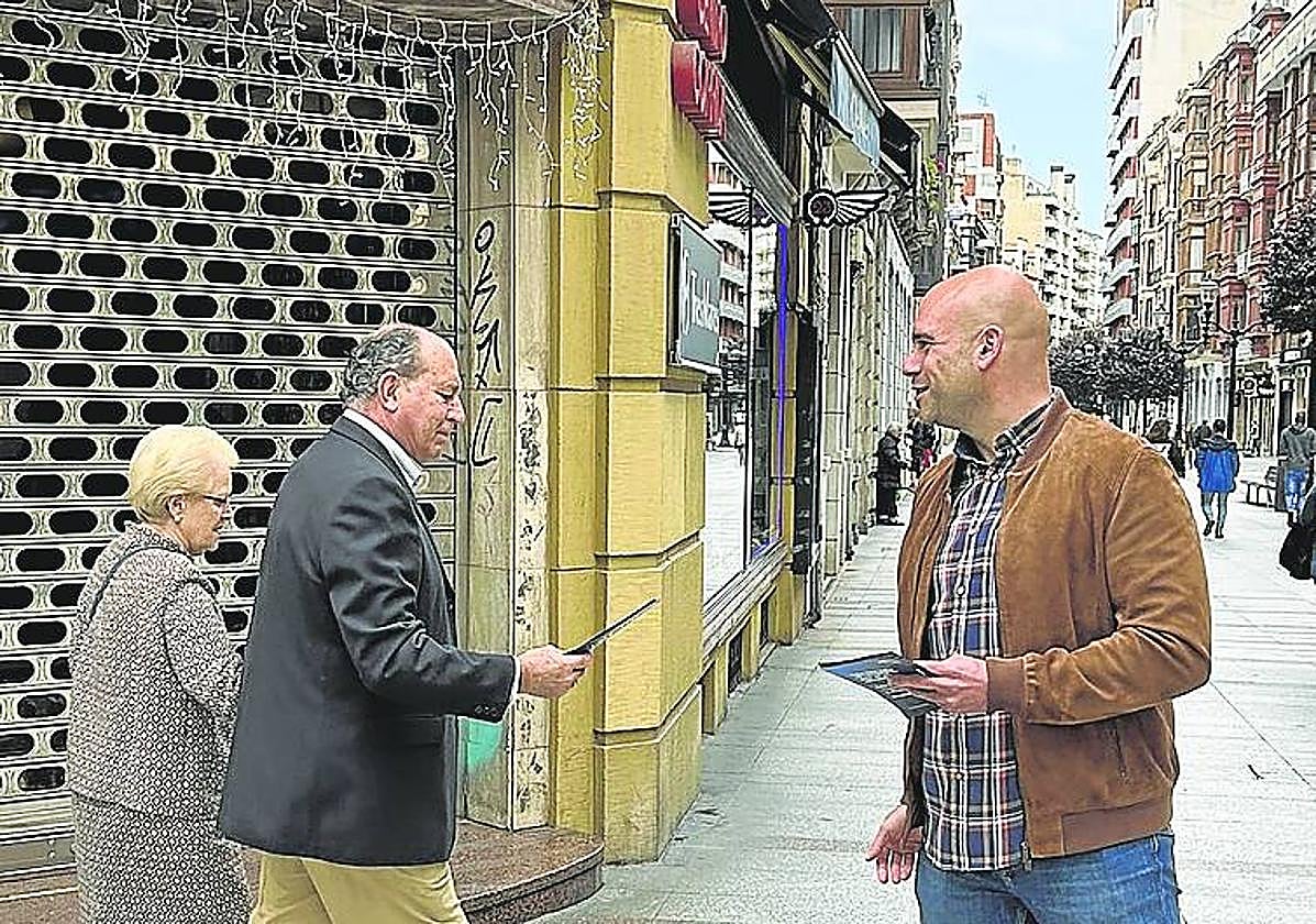 Foro reparte folletos por el centro