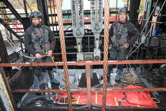 Ejercicios de la Brigada de Salvamento Minero en el pozo Santiago en diciembre de 2021.