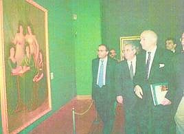 Álvarez Areces, alcalde de Gijón, visitando la muestra.