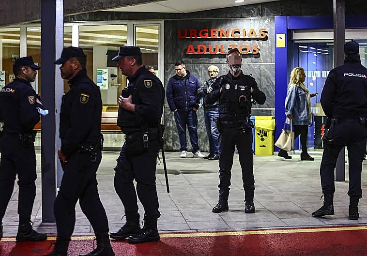 La Policía busca al autor de la amenaza de bomba que obligó a desalojar el HUCA de madrugada