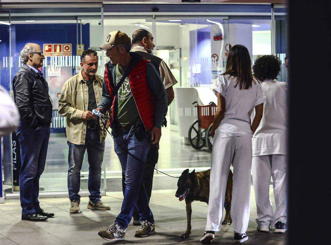 La Policía Nacional desaloja el HUCA por una amenaza de bomba