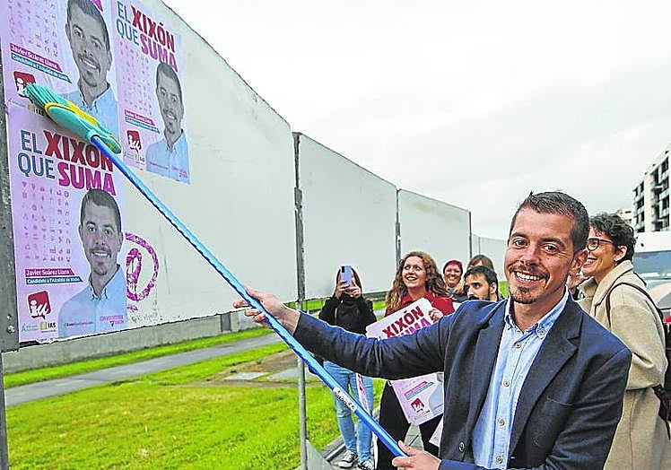 IU. Javier Suárez Llana en Nuevo Roces. arnaldo garcía