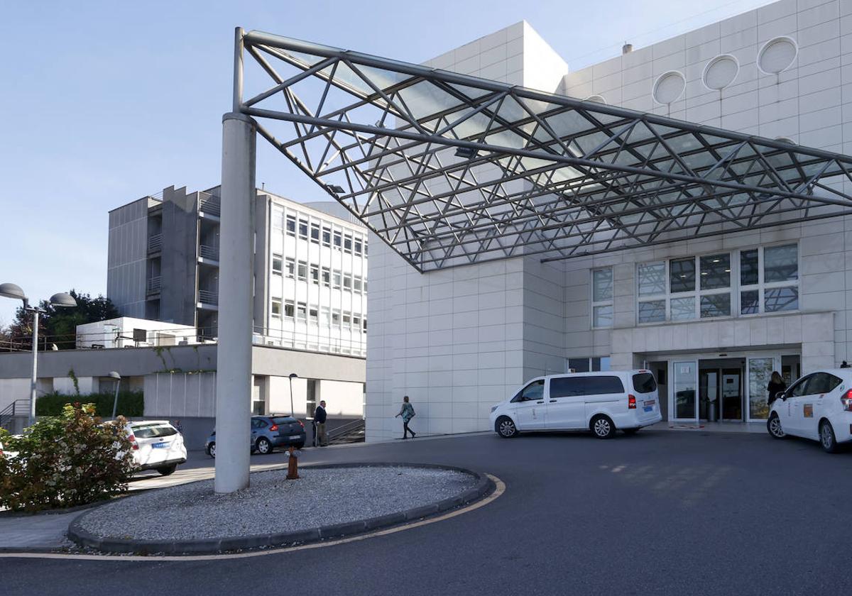 Hospital de Cabueñes, donde fueron trasladados los heridos.