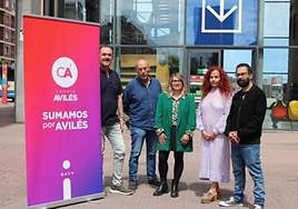 Retuerto, en el centro, con sus compañeros en los primeros puestos de la candidatura.