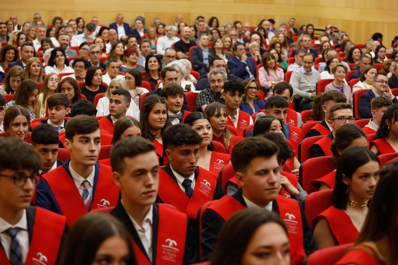 Las graduaciones despiden el curso en Gijón