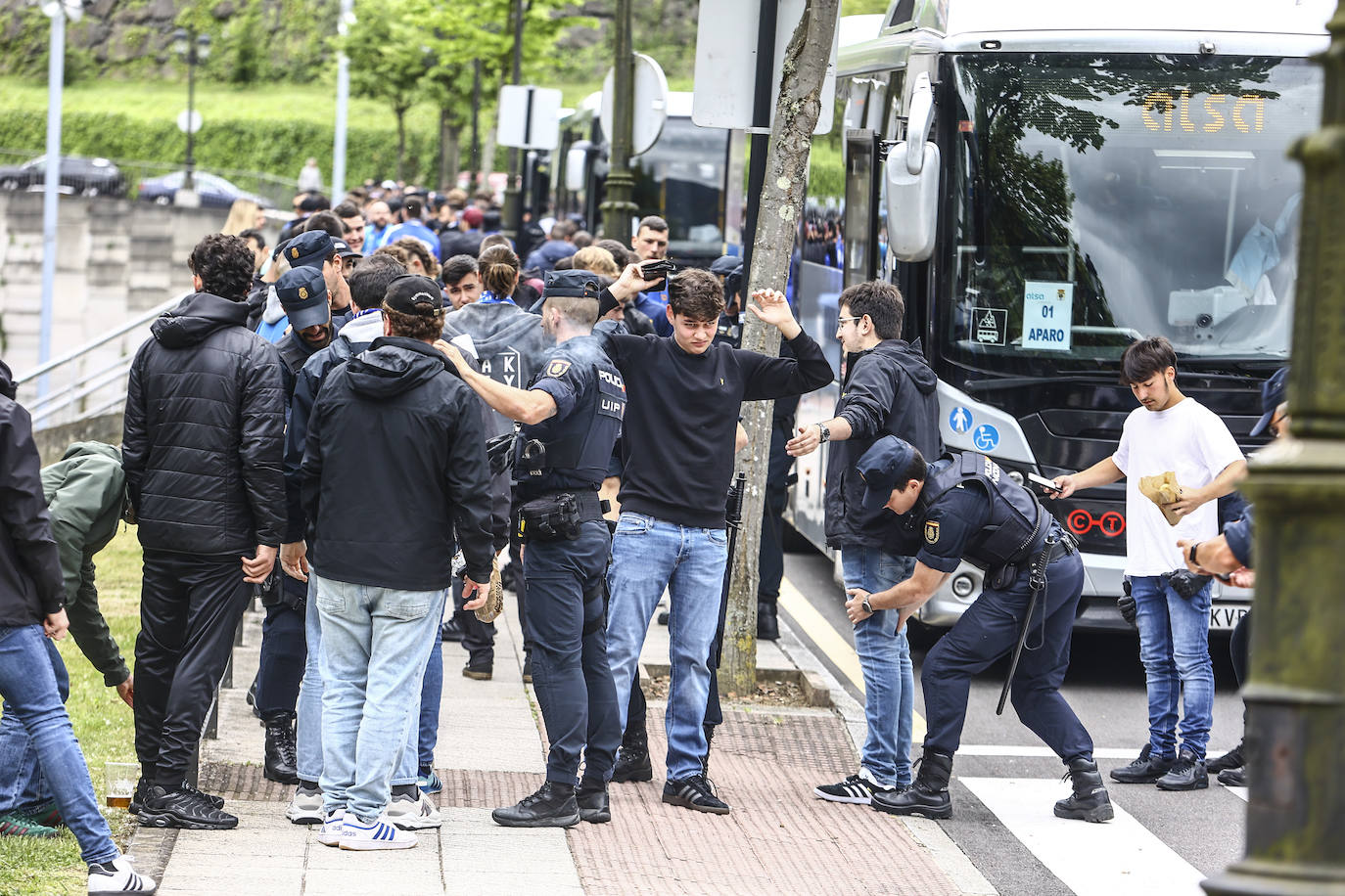 Así despidió la afición del Real Oviedo a los jugadores