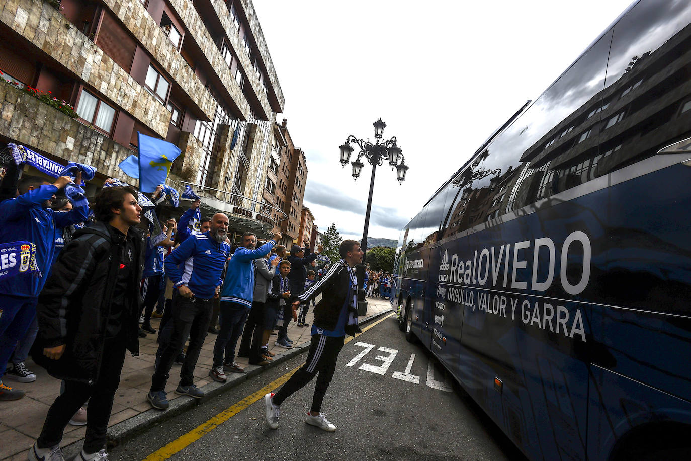 Así despidió la afición del Real Oviedo a los jugadores