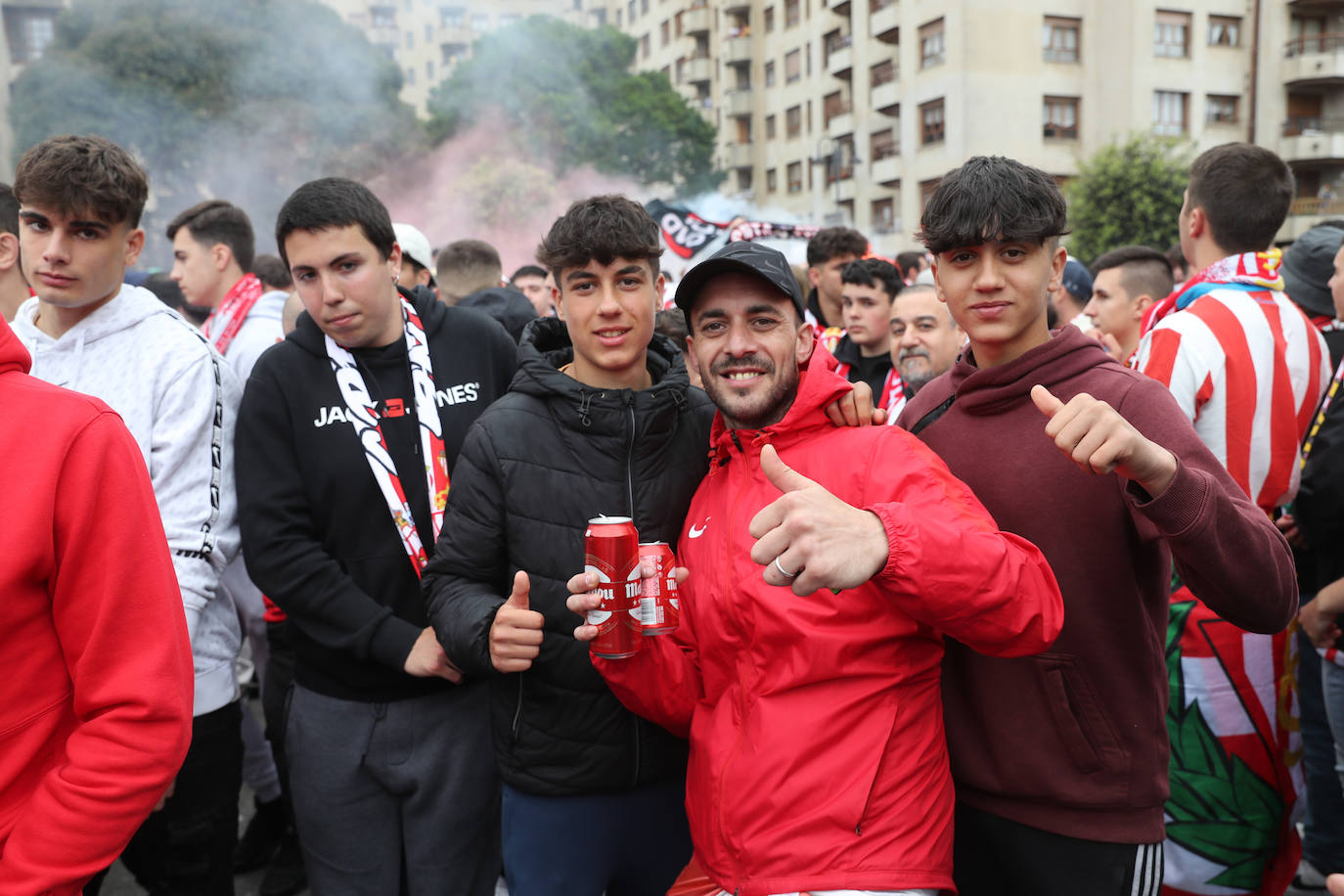 Marea rojiblanca para alentar al Sporting