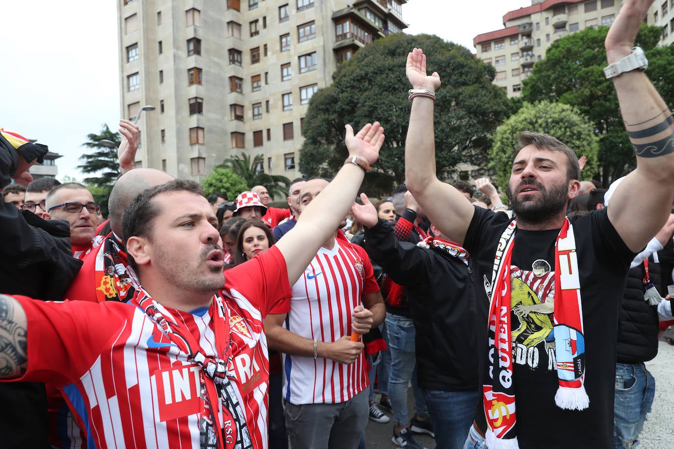 Marea rojiblanca para alentar al Sporting