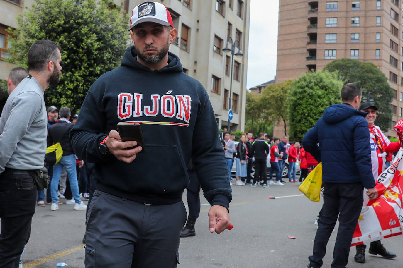 Marea rojiblanca para alentar al Sporting