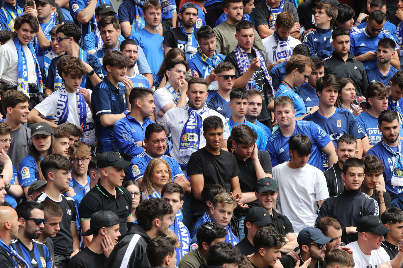 ¿Estuviste en el Sporting - Oviedo? ¡Búscate en las fotos!