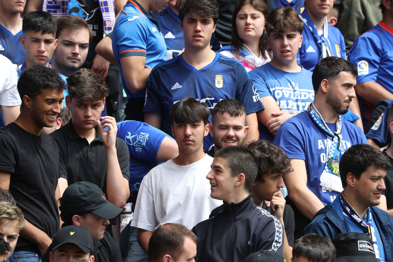 ¿Estuviste en el Sporting - Oviedo? ¡Búscate en las fotos!