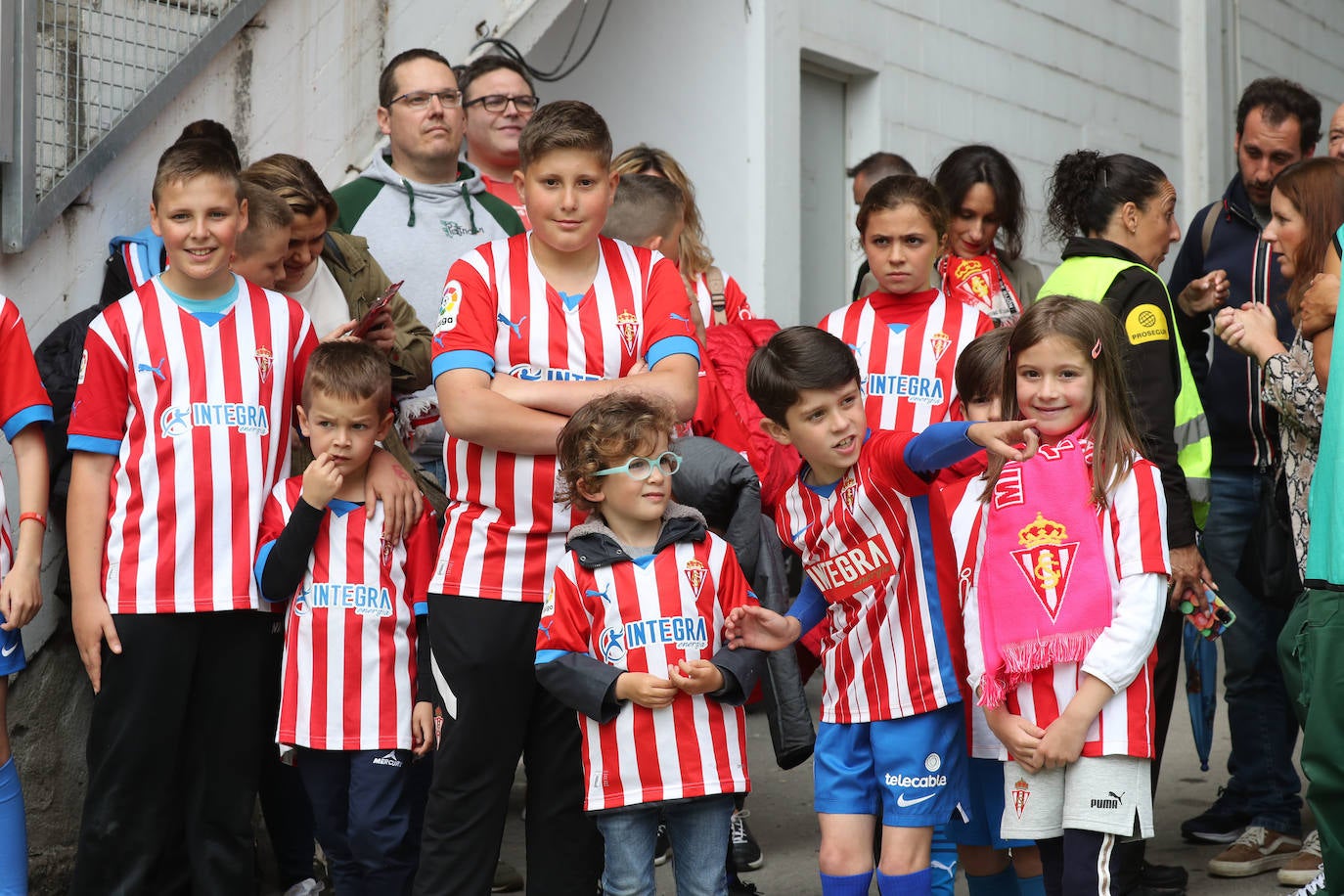 ¿Estuviste en el Sporting - Oviedo? ¡Búscate en las fotos!