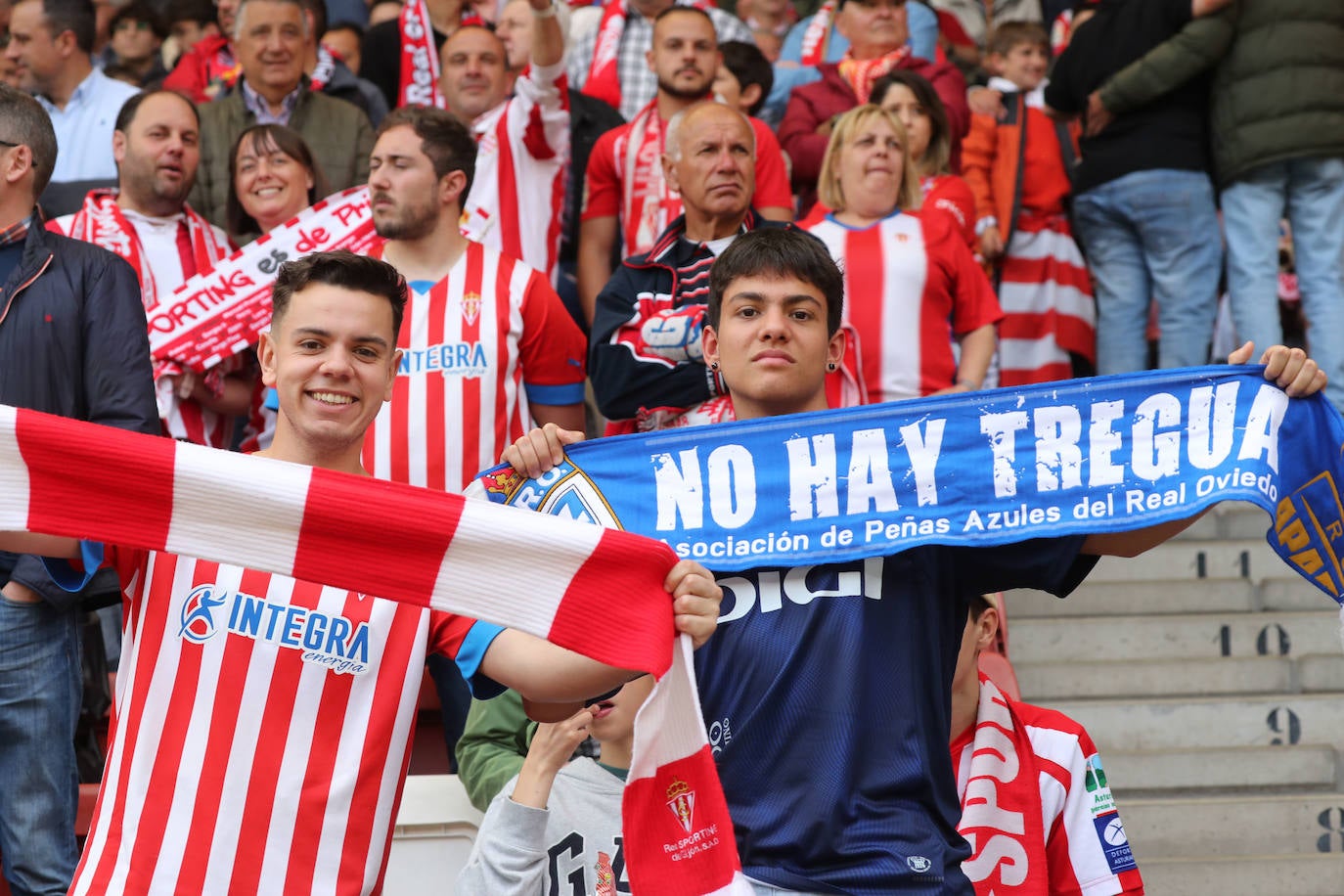 ¿Estuviste en el Sporting - Oviedo? ¡Búscate en las fotos!