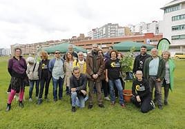Rufino Fernández (centro), con el resto de miembros de su equipo.