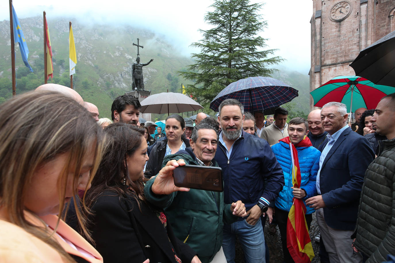 Abascal hace campaña en Covadonga
