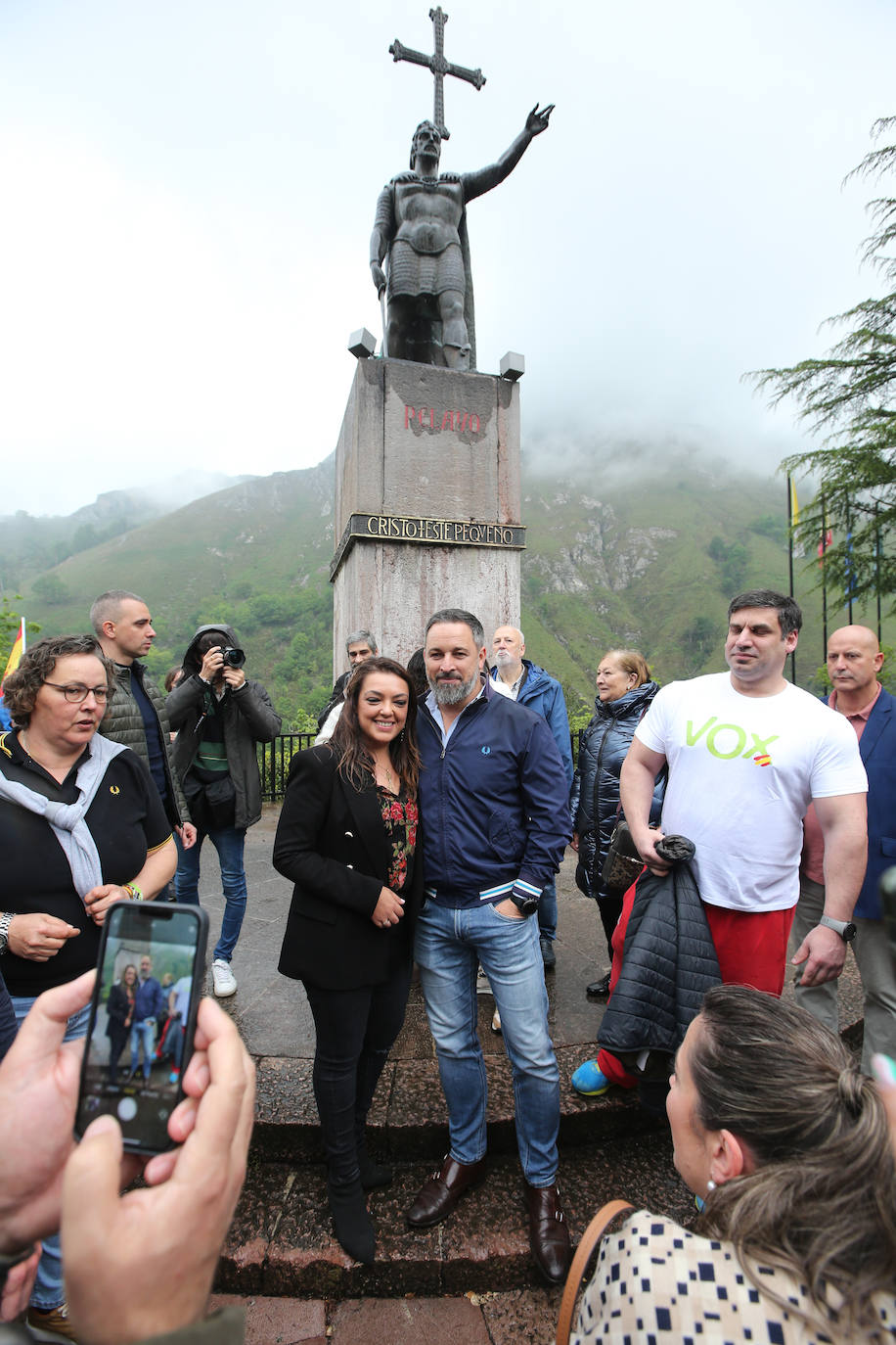 Abascal hace campaña en Covadonga
