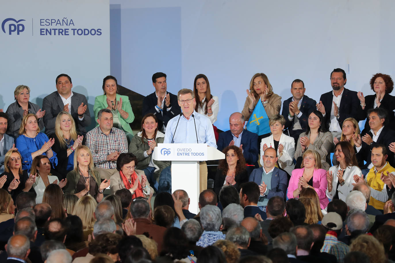 1.300 personas respaldan al PP en un mitin en Oviedo