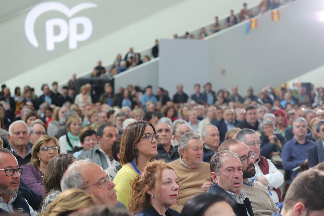 1.300 personas respaldan al PP en un mitin en Oviedo