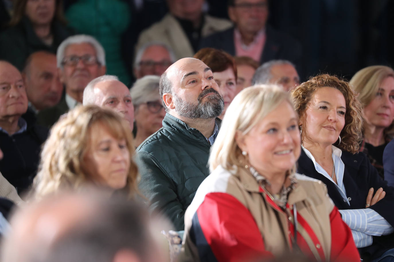 1.300 personas respaldan al PP en un mitin en Oviedo