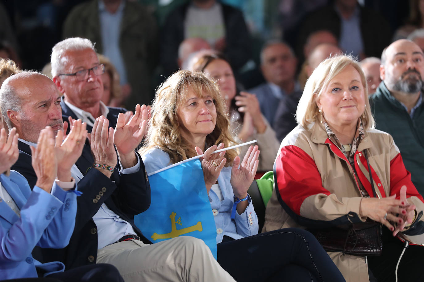 1.300 personas respaldan al PP en un mitin en Oviedo