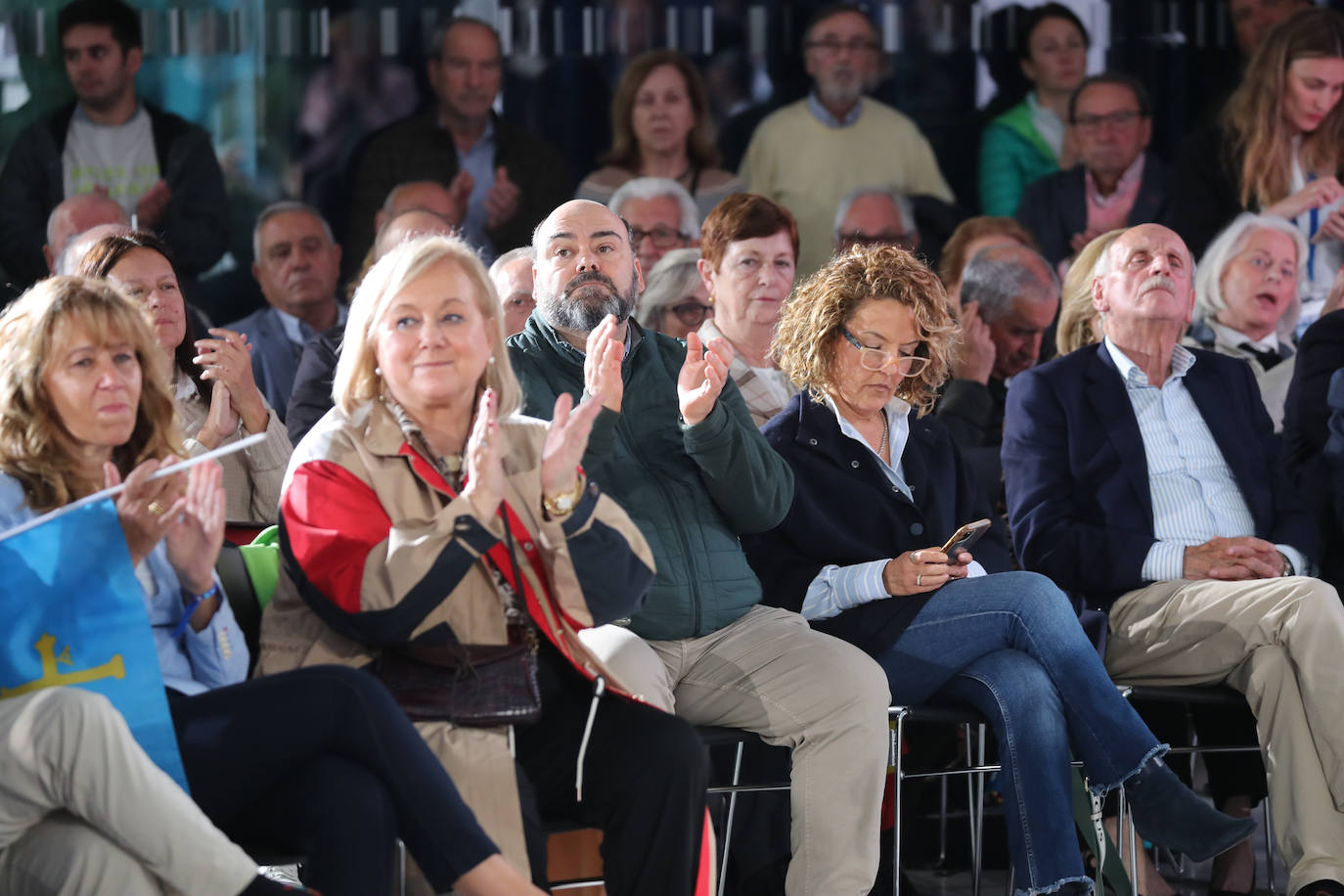 1.300 personas respaldan al PP en un mitin en Oviedo