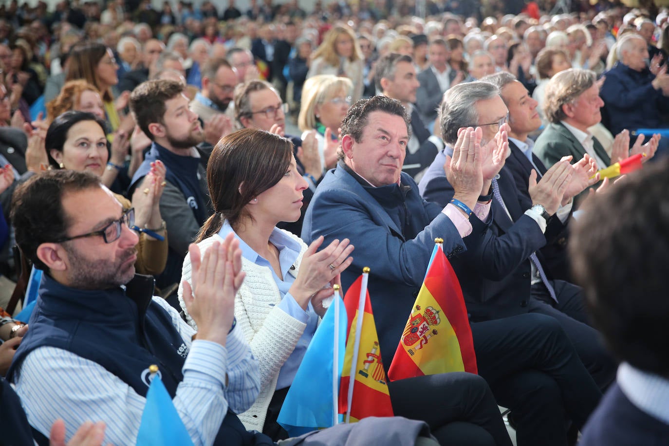 1.300 personas respaldan al PP en un mitin en Oviedo