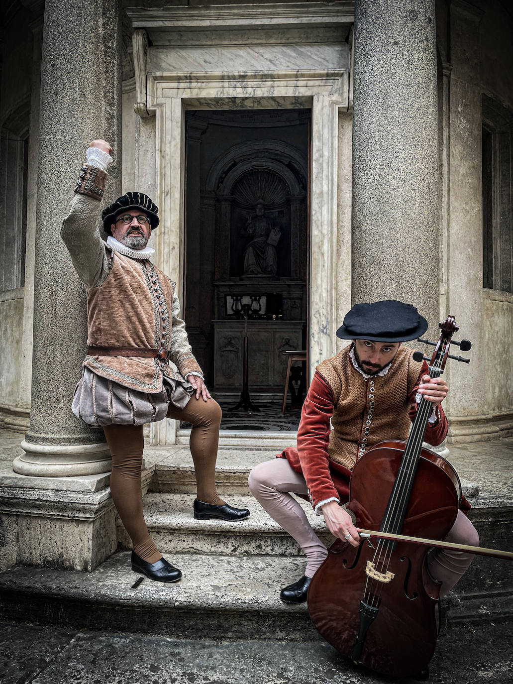 Paco Cao y Andrea Messina, en el proyecto realizado en San Pietro in Montorio, en el templete de Bramante.